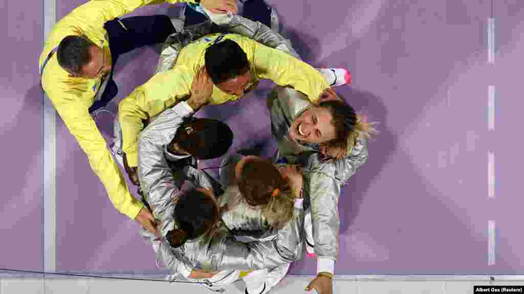 Українські шаблістки виграли золоті нагороди на Олімпійських іграх у Парижі. Для України це історичне «золото», адже це перша медаль вищого ґатунку в цьому виді змагань з 2012 року. Тоді в індивідуальному розряді перемогу святкувала Яна Шемякіна. А в командному виступі Україна востаннє вигравала у 2008-му, до речі, завдяки 17-річній Харлан