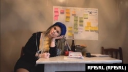 მოხალისე ნადინ გეისლერი