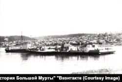 Ships on the Yenisei in Predivinsk
