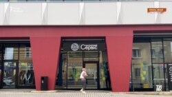 «Можемо прийняти до 500 людей у день». У Празі запрацював центр із видачі документів  «Можемо прийняти до 500 людей у день». У Празі запрацював центр із видачі документів