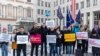 Demonstrație a europarlamentarilor români și bulgari, în Austria, pentru admiterea României și Bulgariei în Schengen. Printre susținătorii protestului este și deputatul austriac Helmut Brandstätter, membru în Comisia de afaceri externe.