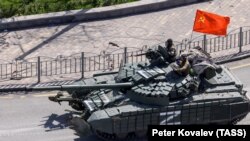 Військова техніка окупаційних сил в Маріуполі, весна 2022 року