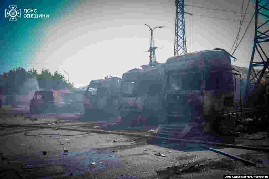 Знищений в результаті  російського обстрілу 26 серпня 2024 року автотранспорт на Одещині