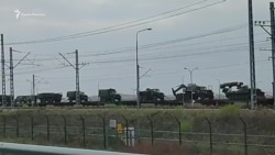 Видео эшелона с российской тяжелой военной техникой, едущей в Крым  Видео эшелона с российской тяжелой военной техникой, едущей в Крым