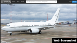 Літак Boeing 737-7FY (BBJ) із бортовим номером P4-AFK, яким користується один з найбагатших людей Росії Володимир Євтушенков