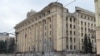 Пошкоджена російськими обстрілами мерія Харкова, 1 березня 2022 року