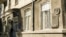 <p>Вулиця Матвія Вороніна починається від третьої міськлікарні імені Даші Севастопольської. На кутовому будинку №2 – меморіальна дошка Матвію Івановичу Вороніну, першому секретареві Корабельного райкому ВКП (б).<br />
<br />
Відомо, що загинув він у липні 1942 року на мисі Херсонес. Це були останні дні другої оборони міста, коли на мисі скупчилися десятки тисяч червоноармійців у очікуванні евакуації. Але, як відомо, евакуювалося тільки високе начальство на чолі з командувачем флоту адміралом Октябрським</p>