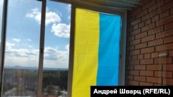 Новый флаг на балконе Людмилы Берлянд