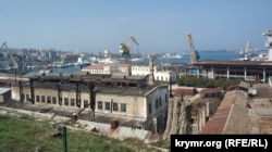 Разрушенные цеха «Севморзавода», архивное фото