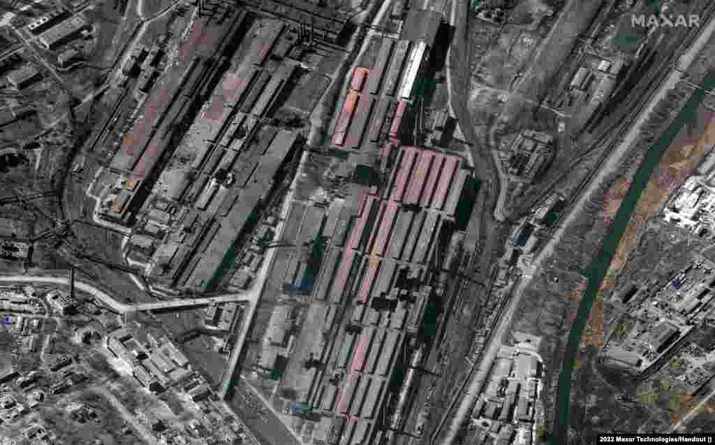 Пошкоджений російськими обстрілами металургійний завод «Азовсталь» у Маріуполі, 22 березня 2022 року. Satellite image ©2022 Maxar Technologies