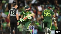 بابر اعظم او محمد رضوان نيمه سلیزې ووهلې