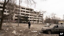 5 корпус Приазовського технічного університету в Маріуполі після російського удару, 10 березня 2022 року