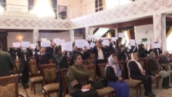 Духтарони афғон дар Душанбе ба зидди Толибон эътироз карданд Духтарони афғон дар Душанбе ба зидди Толибон эътироз карданд