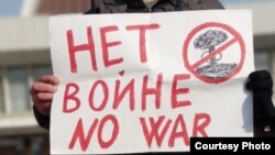 Антивоенный пикет в Омске (архивное фото)