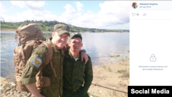 Олександр Васильєв на фото ліворуч