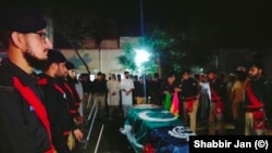 د وژل شوي پولیس سرتیري جنازه د پېښور پولیس لاین کې ادا کړل شوه.