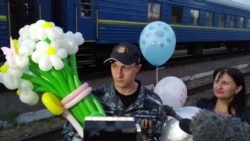 Зустріч моряка Євгена Семидоцького після російського полону – відео Зустріч моряка Євгена Семидоцького після російського полону – відео