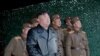 Lideri verikorean, Kim Jong-un me stafin e tij. Fotografi nga arkivi.