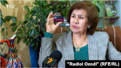 Лаҳзае аз суҳбат бо Гулрухсори Сафӣ