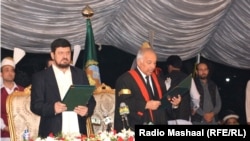 حاجي غلام علي د مولانا فضل الرحمن رشته دار او د پېښور يو مشهوره کاروباري کس دی.