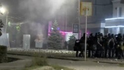 Лаҳзаи пароканда кардани эътирозгарон дар Бишкек Лаҳзаи пароканда кардани эътирозгарон дар Бишкек