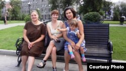 Иркутск. Участницы пикета за предоставление их детям мест в детских садах