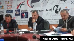 Нуриддин Саидов ба саволҳои хабарнигорон посух медиҳад