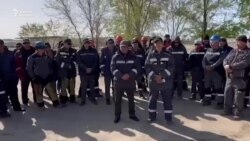 "Айлығымыз — 90 мың теңге. Жартысы кредитке кетеді". Ақтау зауытындағы наразылық  "Айлығымыз — 90 мың теңге. Жартысы кредитке кетеді". Ақтау зауытындағы наразылық