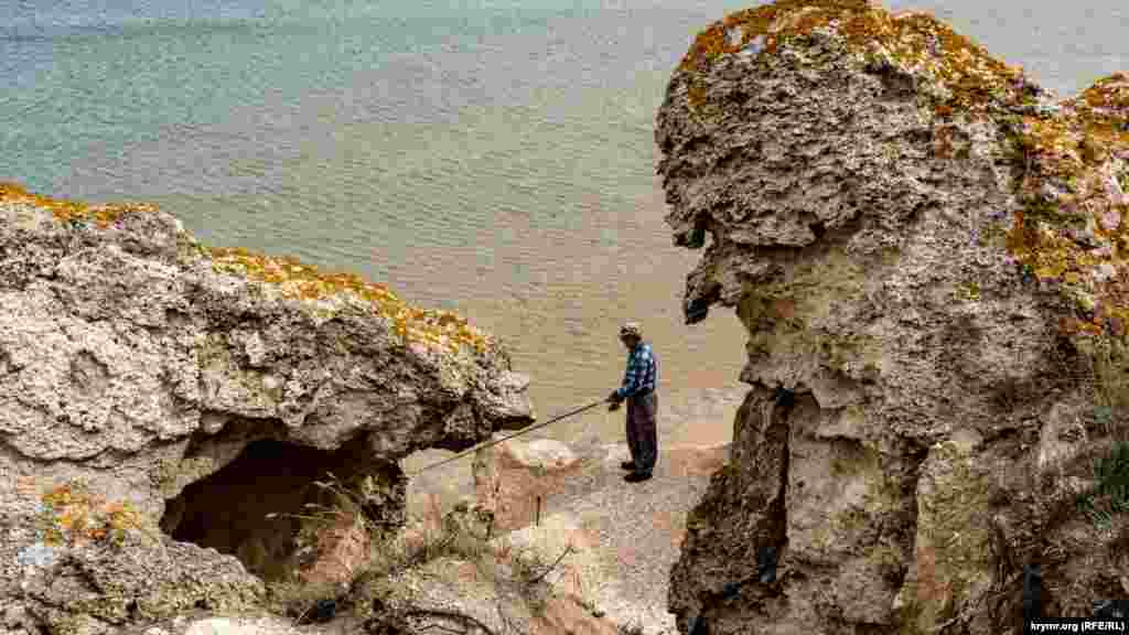 И нормально поудить кефаль местному рыбаку  