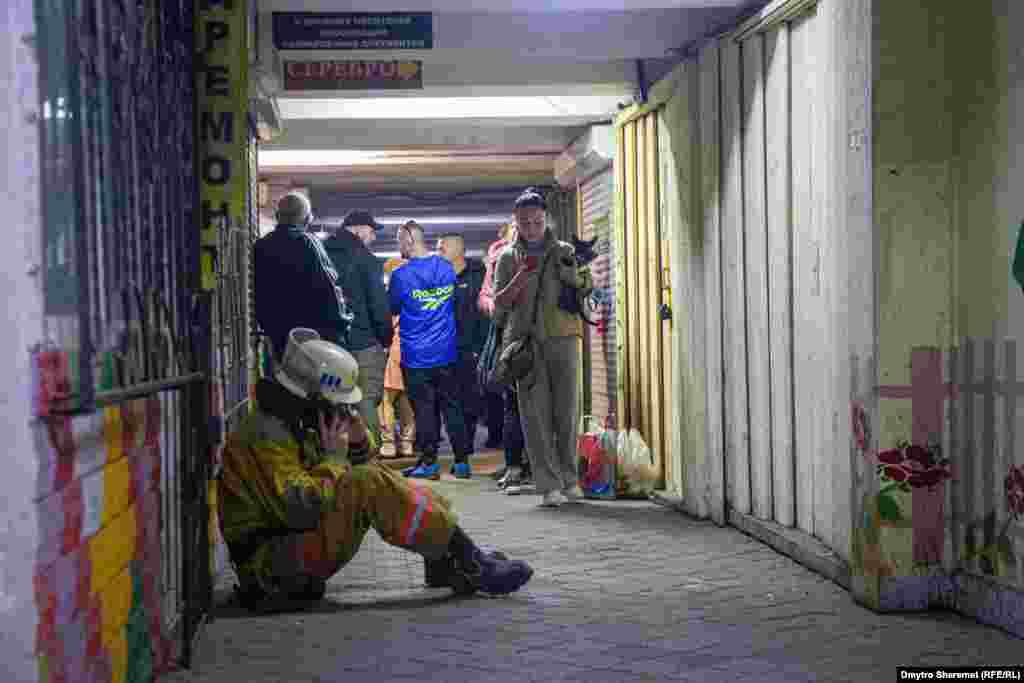 Під час ліквідації наслідків ракетного обстрілу в Запоріжжі знову було чути вибухи  