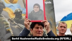 Рідні військовополонених та зниклих безвісти під час акції на Майдані Незалежності в Києві, 1 жовтня 2022 року