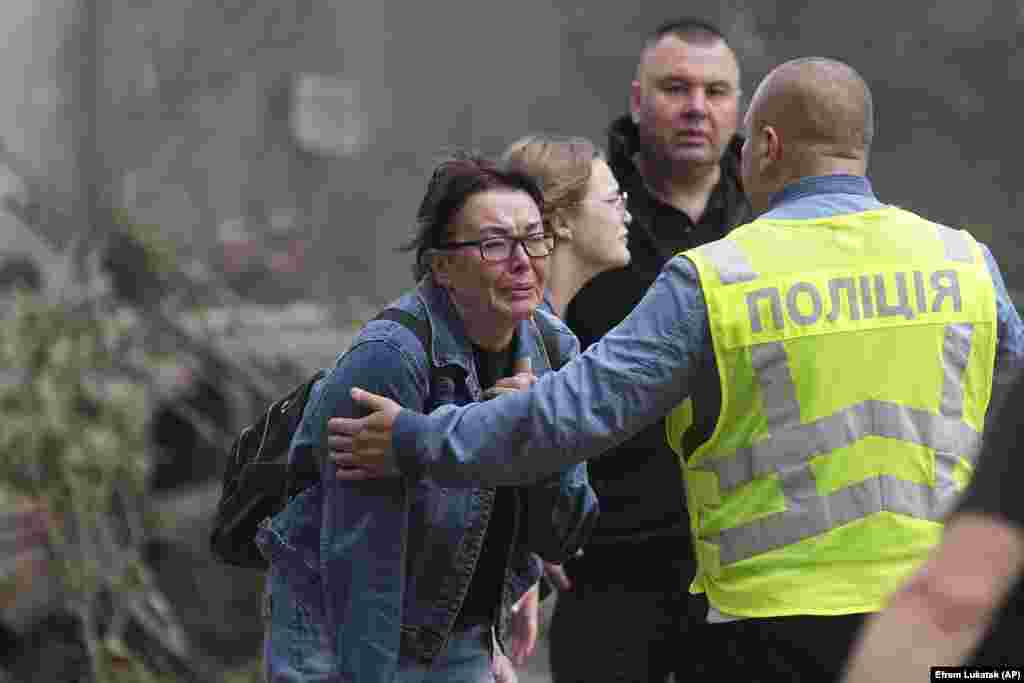 Емоції жінки на місці російської атаки