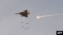 Як заявив міністр закордонних справ Індії Віджай Гокхале, індійські сили атакували Балакот, що за 80 кілометрів від лінії контролю, яка є фактично кордоном у спірному регіоні