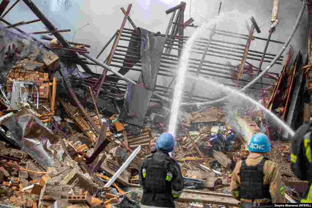 Російські ракети повністю зруйнували багатоповерховий будинок  