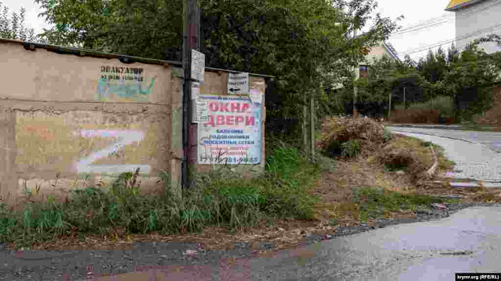 «Победный» гараж на повороте Больничной улицы