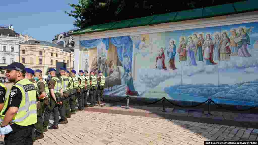 Центр Києва посилено охоронявся правоохоронними органами