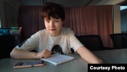 Донька вчиться онлайн