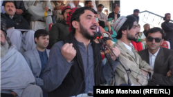 منظور پښتین د اکتوبر پر ۲۴مه پر ټویټر د هغه ایف ای ار له خپرولو سره لیکلي چې یوازې د ده پرضد د "ترهګرۍ او غدارۍ" مقدمه درج شوې ده. پخوانی انځور