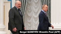 Олександр Лукашенко (ліворуч) і президент Росії Володимир Путін. Москва, 18 лютого 2022 року