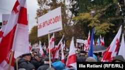 მიხეილ სააკაშვილის მხარდამჭერი აქცია "ქართული ოცნების" ოფისის წინ, ყოფილი პრეზიდენტის საზღვარგარეთ სამკურნალოდ გადაყვანის მოთხოვნით, 3 დეკემბერი, 2022 წელი.