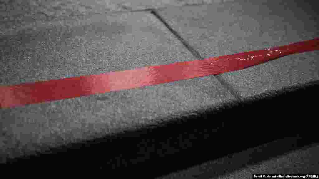 Символічна «червона лінія»