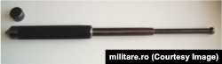 Bastonul telescopic și capul special pentru geamuri