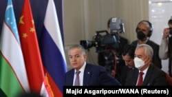 Теҳрон, 27 октябр. Вазири корҳои хориҷии Тоҷикистон Сироҷиддин Муҳриддин ва сафири Тоҷикистон дар Эрон Низомиддин Зоҳидӣ