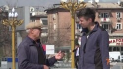 Писарамро чунон задаанд, ки чаҳор рӯз чизе нахӯрдааст. Писарамро чунон задаанд, ки чаҳор рӯз чизе нахӯрдааст.