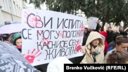 "Svi ispiti se mogu položiti kasnije, sem životni", piše na transparentu tokom jednog od studentskih protesta u Kragujevcu, 11. decembar 2024.