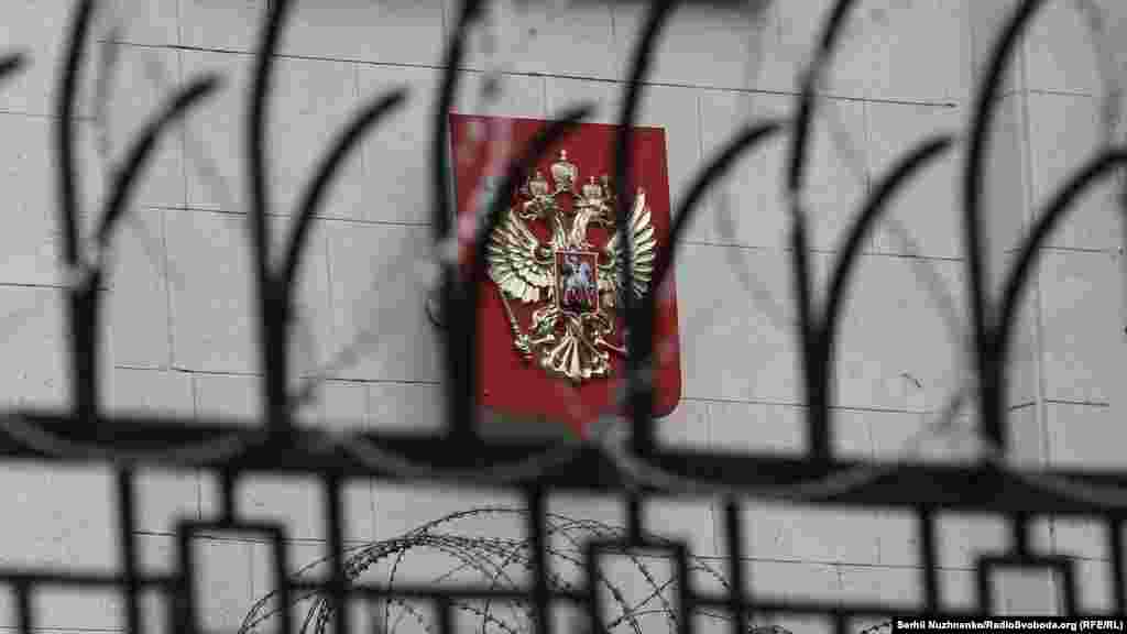 Акції відбувалися біля посольств країн, які підписали «Меморандум про гарантії безпеки у зв'язку з приєднанням України до Договору про нерозповсюдження ядерної зброї» в Будапешті