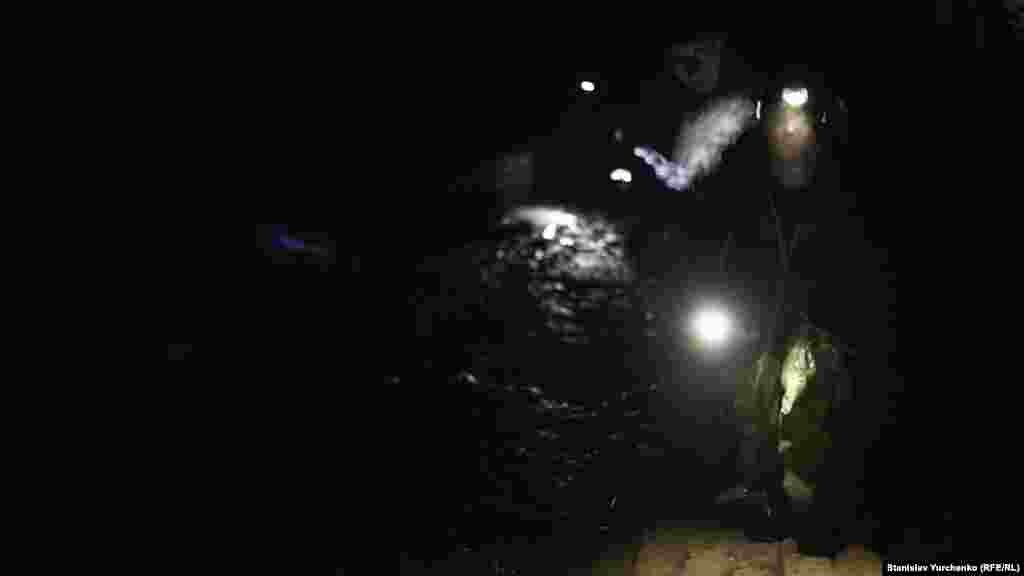 Підземна ріка бере початок під заводом Артема на Лук'янівці і впадає до Гавані в межах старого пішохідного моста.