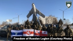 Бойцы российского, белорусского и грузинского подразделений ВСУ