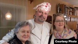 Лариса Фрумкина, Александр Генис и Аня фон Бремзен (фото: Ирина Генис)