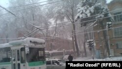 Барфи "наврӯзӣ" ва мушкили сокинони Душанбе